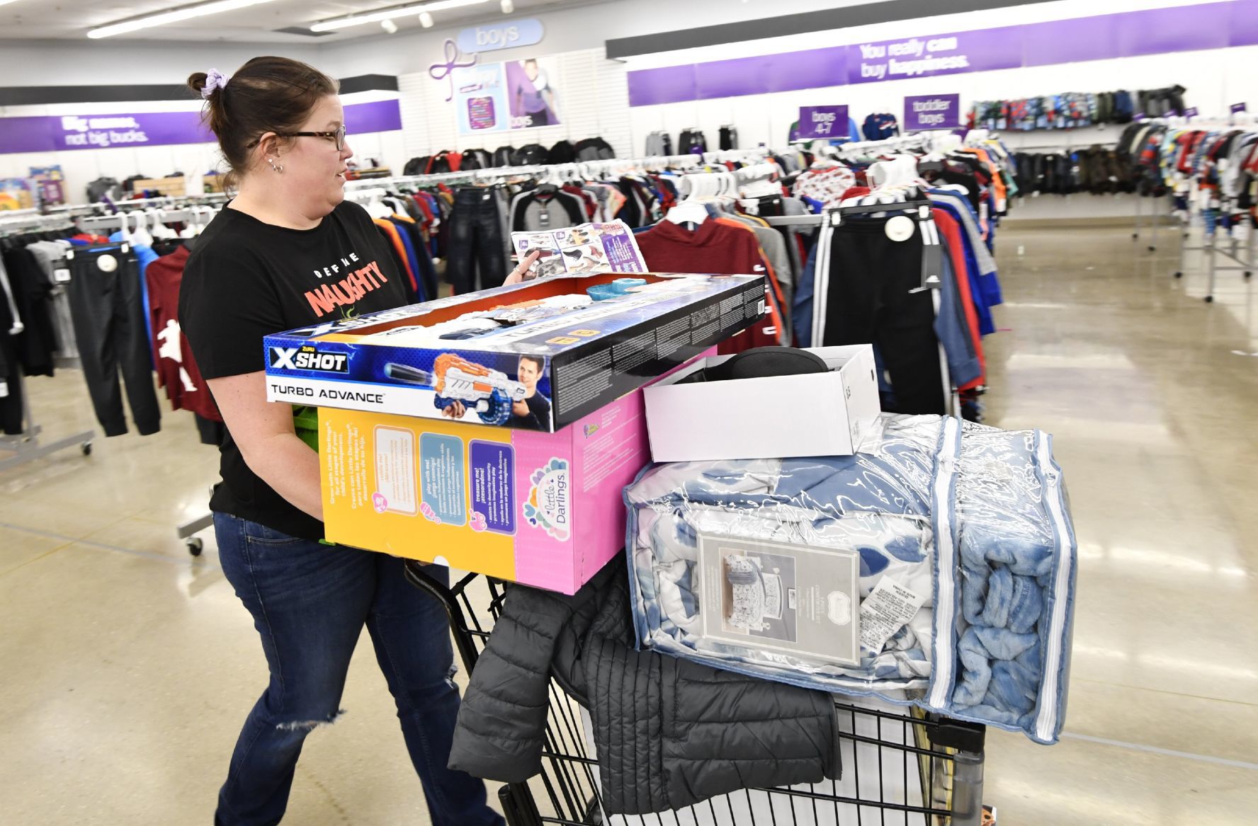 Metro East shoppers hunt for bargains on Thanksgiving day
